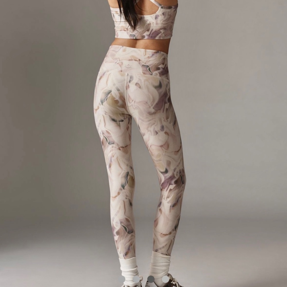 Beyond Yoga SoftMark High Waisted Whimsical Pastel Midi Leggings Size Medium